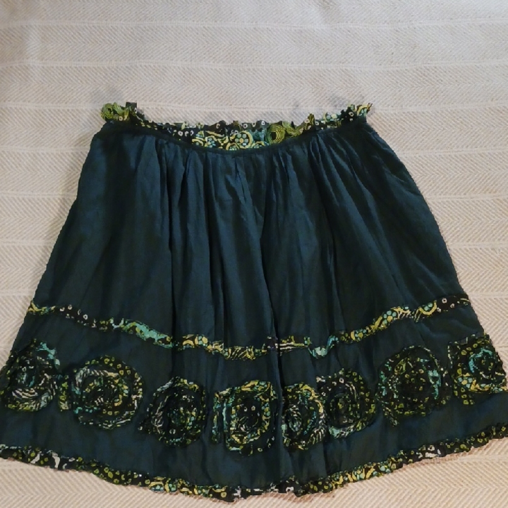 Green Knee-Length Bubble Skirt with Smocked Embellishments